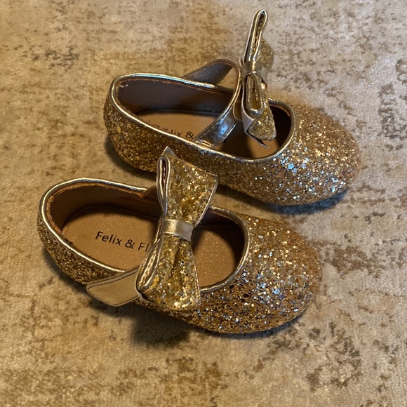 Baby Girl Size 5 Shoe Set - Picture 3 of 7